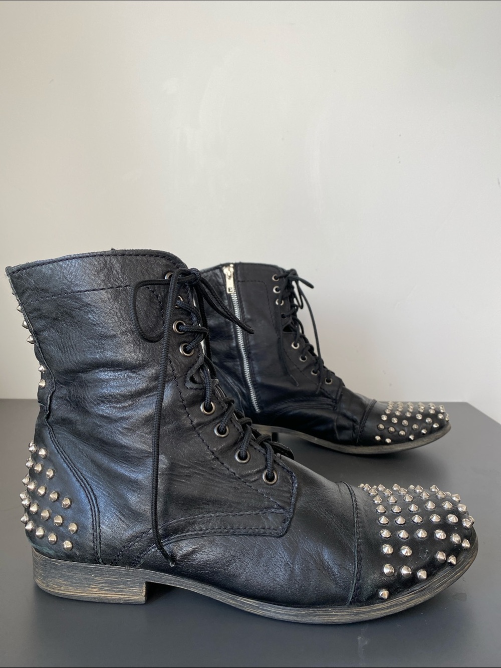 Steve Madden TROYY Black Leather Studded Lace-Up Combat Boots 9.5 D Edgy Punk - Picture 2 of 13